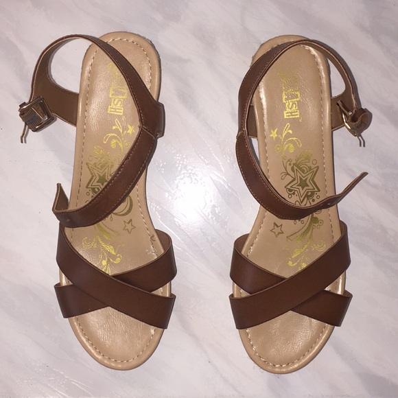 Brash “Sporty” Platform Sandals, Size 11 - EUC - Picture 4 of 8